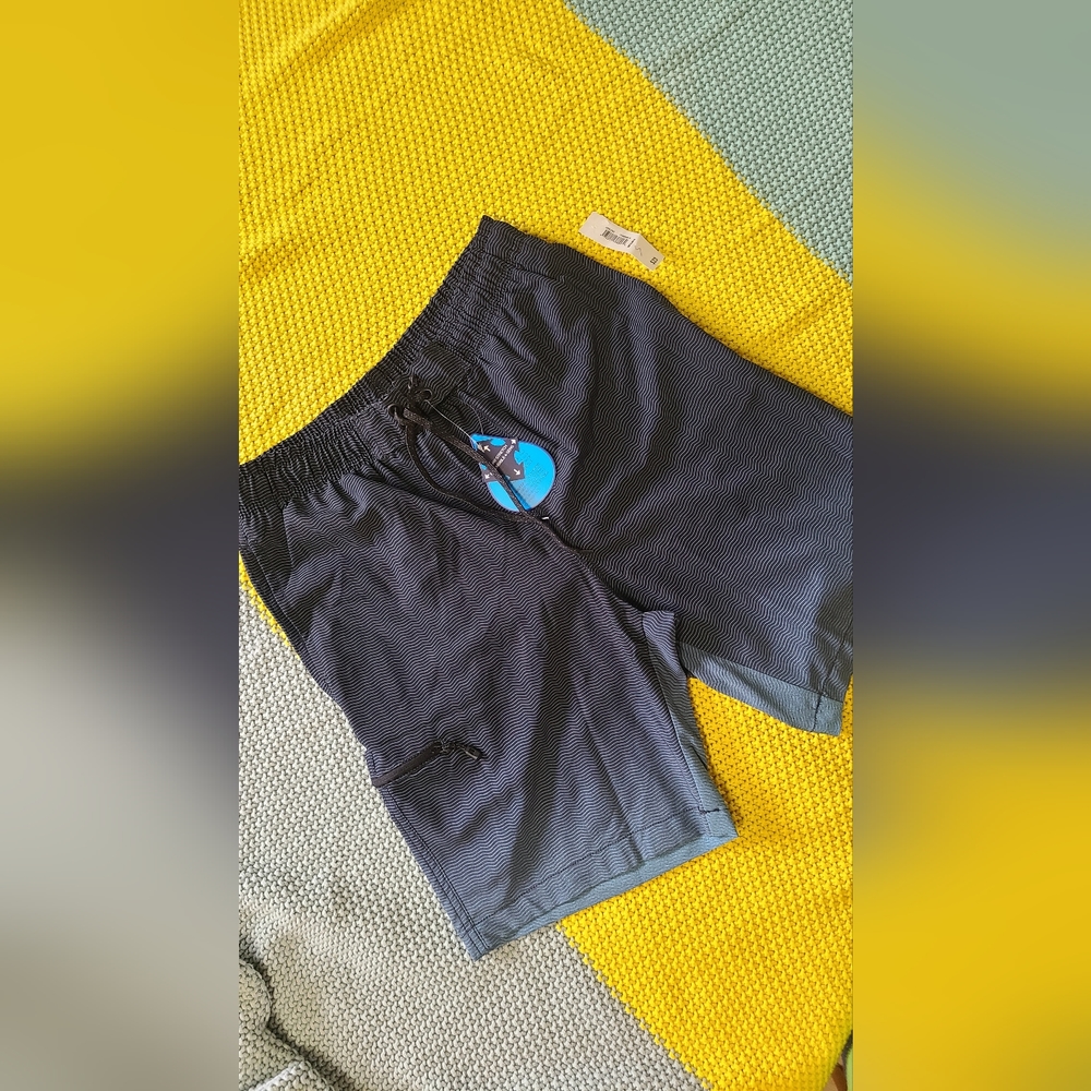 Teen / Men's Small Swim Short •brand new